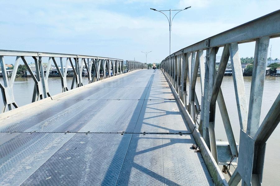 Bé trai văng xuống sông tử vong, tài xế xuống cứu mất tích-1