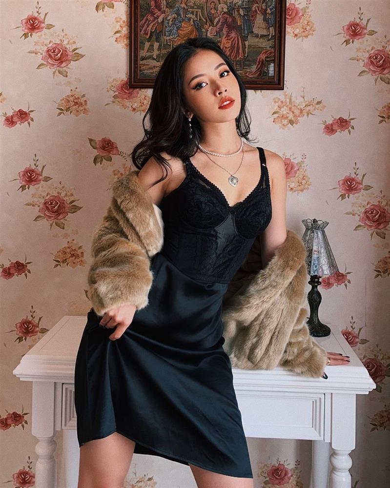 Chi Pu chăm mặc đồ ngủ ren không nội y như năm 2000-6