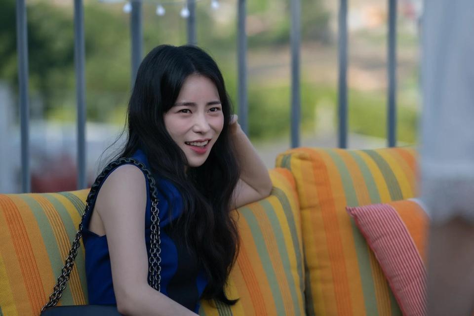 Bóc giá đồ hiệu đắt tiền của Song Hye Kyo và dàn diễn viên The Glory-5