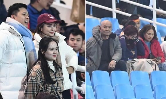 Bồ hơn tuổi hiếm hoi lộ diện trên sân cổ vũ Quang Hải-2