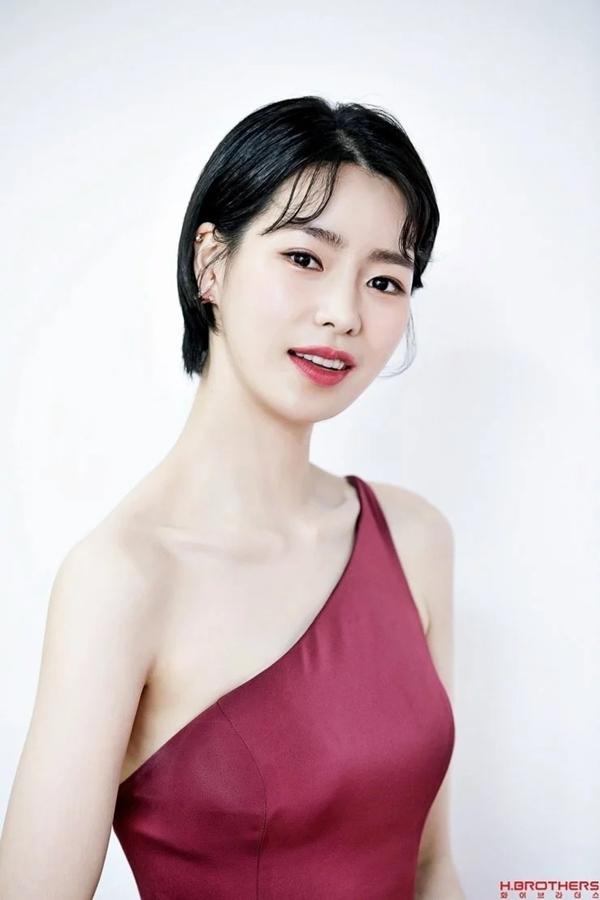 Hai ác nữ gây chú ý không kém Song Hye Kyo trong phim mới-11