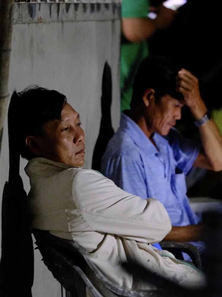 Người dân cầu nguyện, mong bé trai 10 tuổi được đưa ra khỏi ống cọc-1