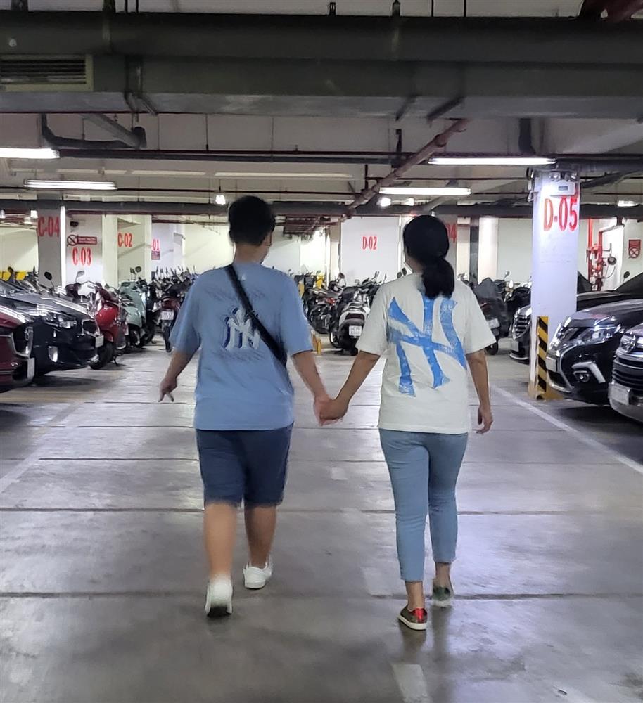 Việt Trinh mặc đồ đôi, vi vu du lịch chung nhưng luôn giấu mặt con-7