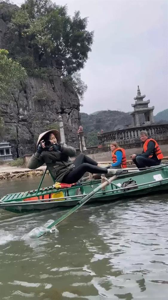 Khách nước ngoài sốc khi thấy sự phi thường của cô lái đò Ninh Bình-3
