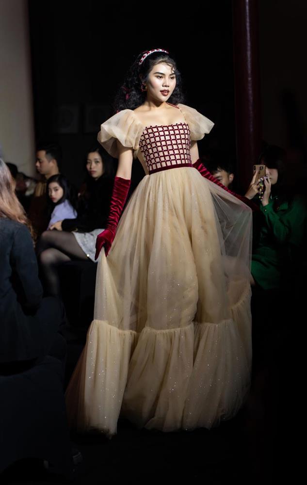 Á hậu Thể thao Việt Nam 2022 kiêu sa trong show diễn năm mới-1