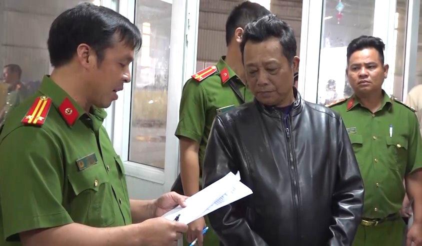 Vì sao mù chữ vẫn được làm giám đốc trung tâm đăng kiểm?-2