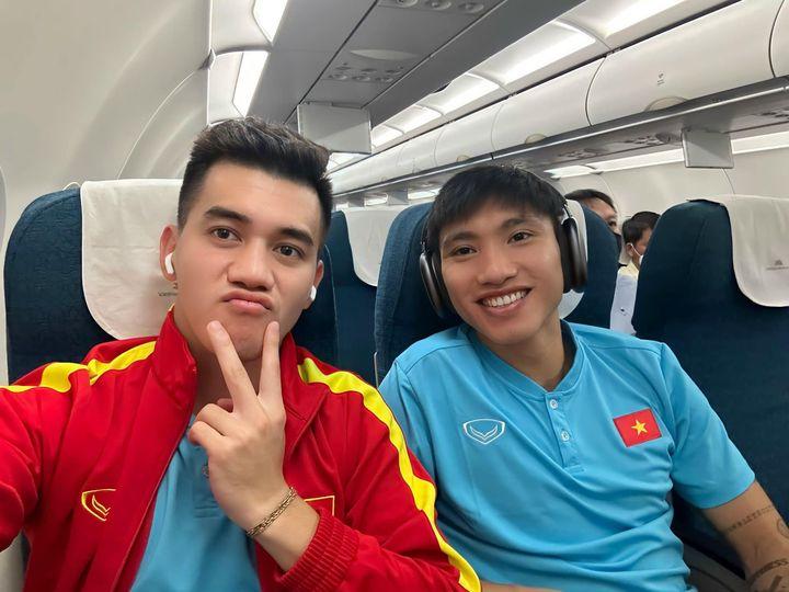 Đoàn Văn Hậu có động thái với bạn gái sau trận thắng 3-0-3