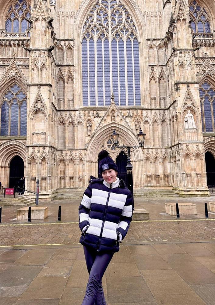 Sự thật loạt ảnh Phương Oanh lung linh ở nước ngoài-10