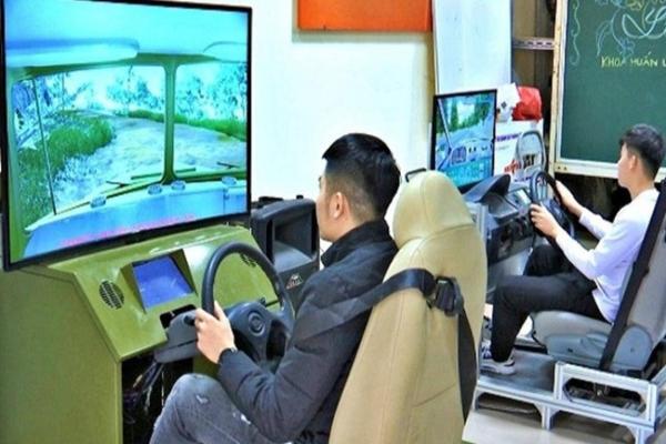 Bắt buộc lắp cabin điện tử, chi phí học lái xe sẽ tăng-1