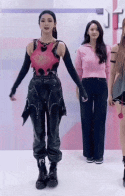 Yoona (SNSD) đẹp vượt thời gian, chấp cả tân binh hot nhất gen4-6