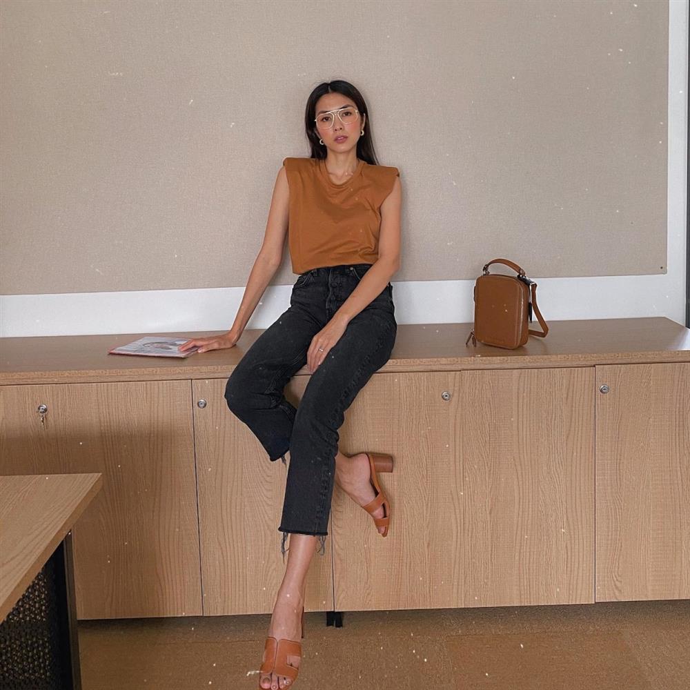 Hà Tăng gây bất ngờ với eo bé tí, nổi cả múi sau 3 lần đẻ-8