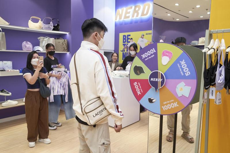 Thương hiệu thời trang Hàn Quốc Nerdy khai trương pop-up store đầu tiên tại Việt Nam-2