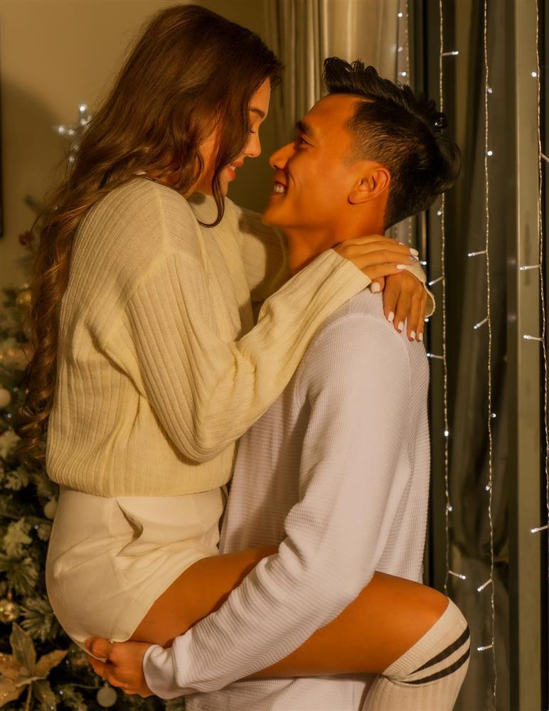 Vợ Bùi Tiến Dũng tham việc, đẻ mổ hơn 1 tháng quay lại làm mẫu-8