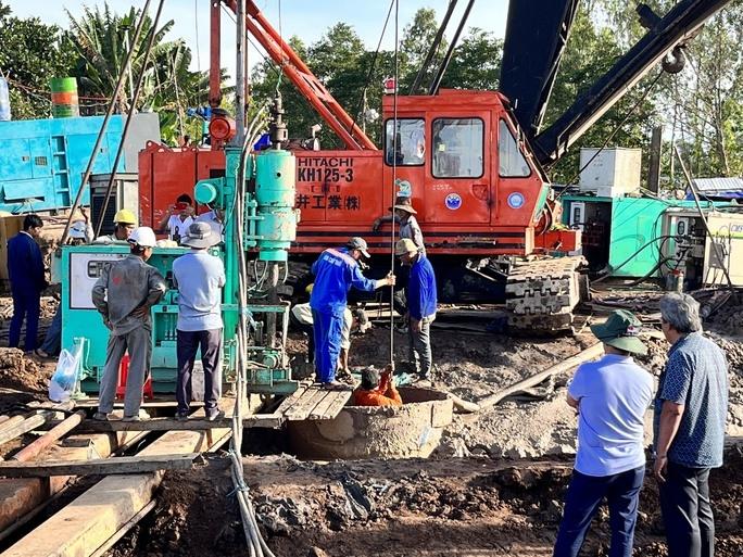 Rút ngắn thời gian kéo cọc bê tông, sớm đưa bé về lo tang sự-1