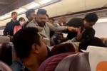Một hành khách bị tát tới tấp vì ngả lưng ghế khi máy bay cất cánh