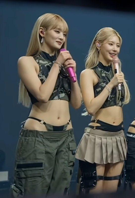 (G)I-DLE Minnie mặc outfit lộ cả quần lót lên sân khấu-3