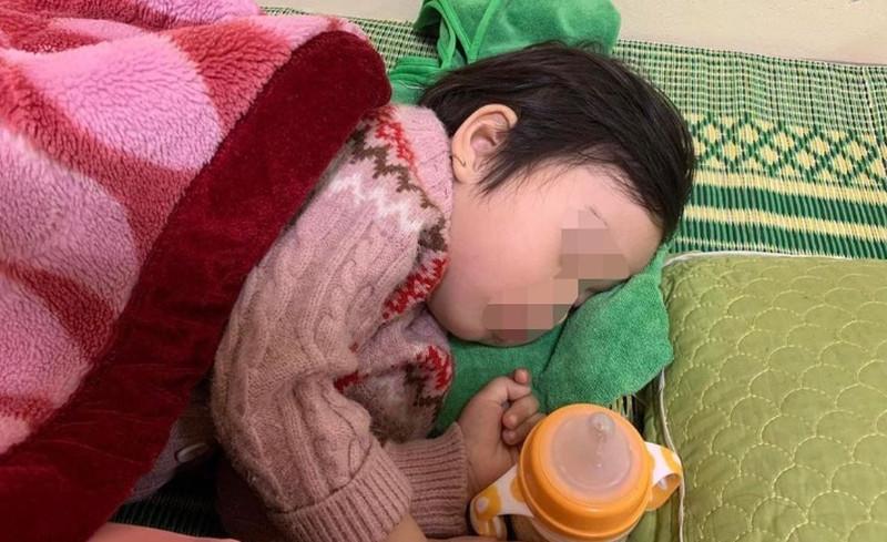Clip: Khoảnh khắc cứu bé gái 3 tuổi rơi xuống cống ở Bắc Giang-2