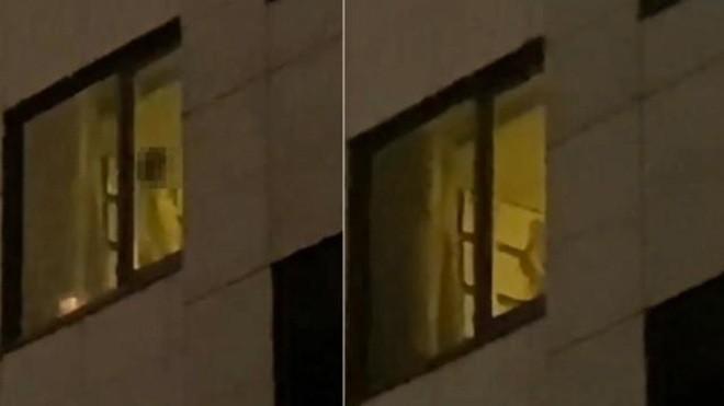 Đỏ mắt cặp đôi vừa yêu cạnh cửa sổ vừa ngắm pháo hoa giao thừa-2