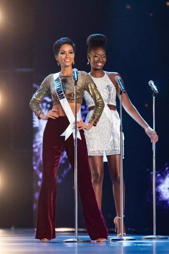 Opening dress Miss Universe: Ngọc Châu sến, HHen Niê chất-10