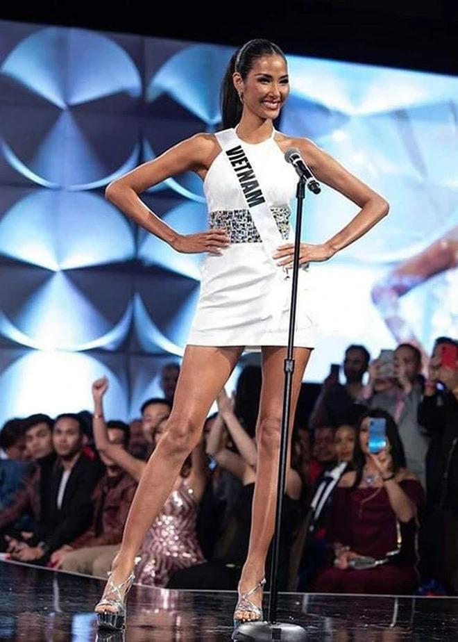 Opening dress Miss Universe: Ngọc Châu sến, HHen Niê chất-11
