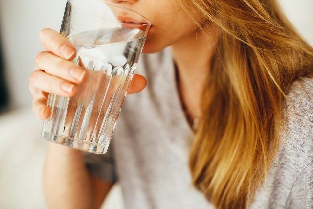 Không uống đủ nước có thể làm tăng nguy cơ tử vong-1