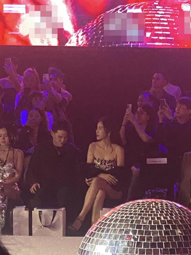 Lộ lý do không ai ngồi gần Thủy Tiên khi dự chung show-1