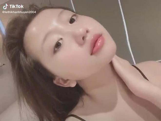 So nhan sắc Huyền 2k4 khi mặt mộc và lúc làm cô dâu-4