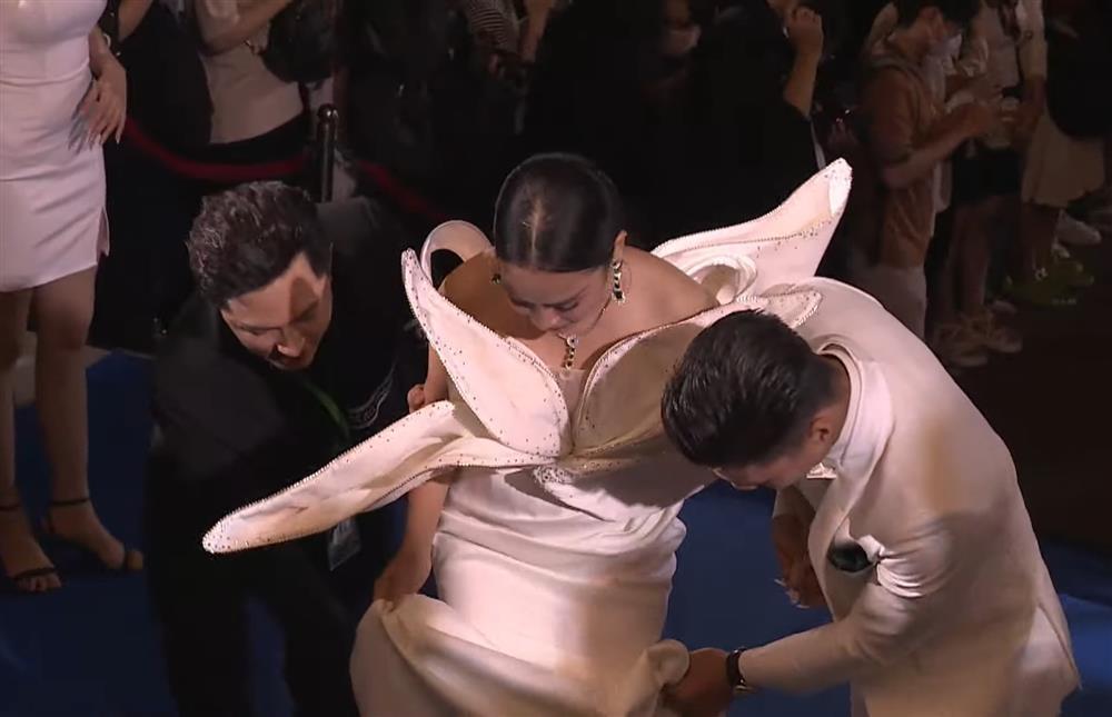 HHen Niê mặc lại váy đăng quang, O Sen chọn đồ không hợp-10