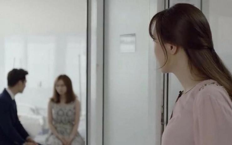 Mẹ chồng ốm nhờ đi tặng quà Tết, con dâu sốc khi biết người nhận-1