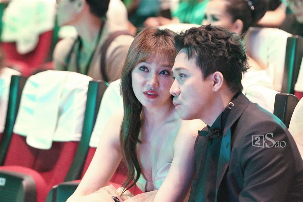 Trấn Thành xuất hiện cùng vợ sau lời đồn, bắt trọn nụ hôn đắt giá-5