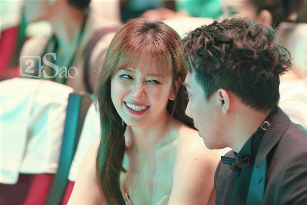 Trấn Thành xuất hiện cùng vợ sau lời đồn, bắt trọn nụ hôn đắt giá-6