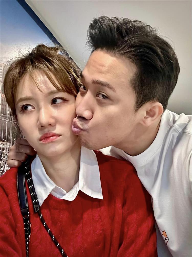 Trấn Thành xuất hiện cùng vợ sau lời đồn, bắt trọn nụ hôn đắt giá-11