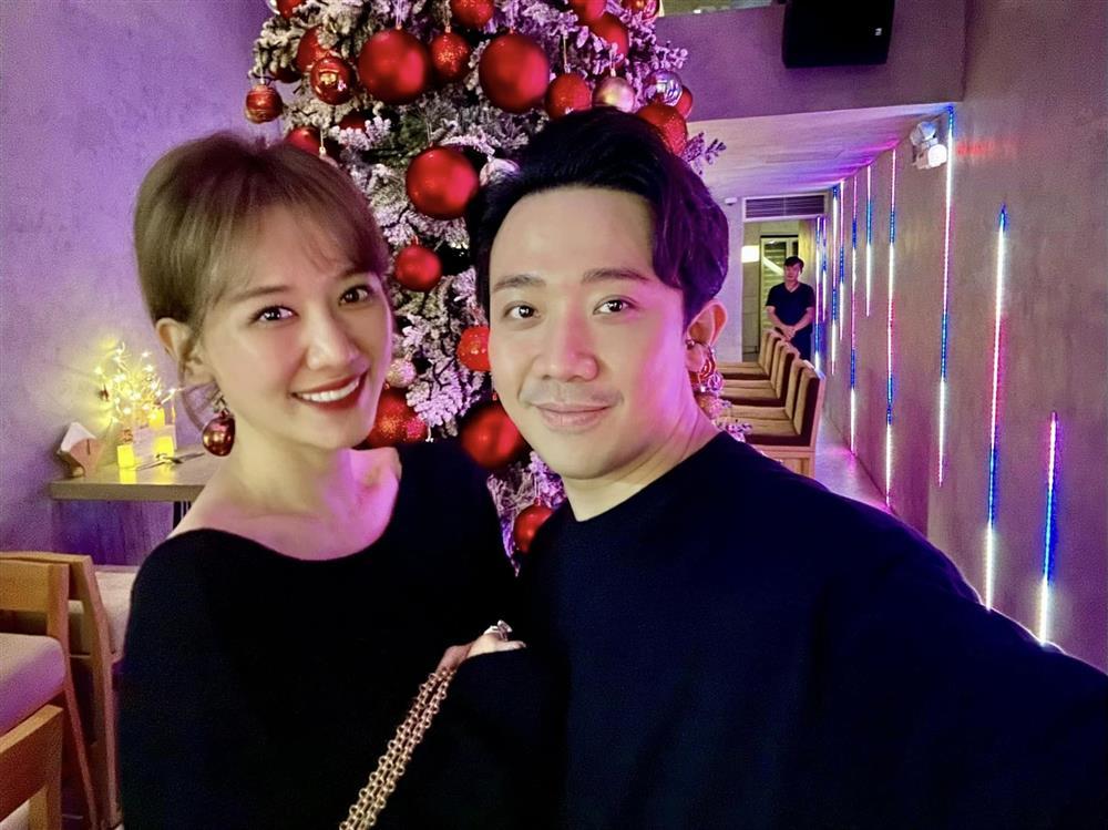 Trấn Thành xuất hiện cùng vợ sau lời đồn, bắt trọn nụ hôn đắt giá-10