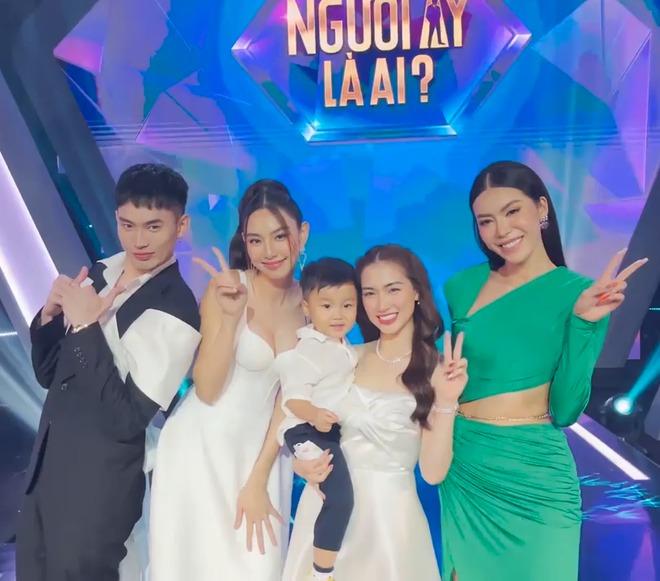 Hòa Minzy sơ hở là đọ chiều cao với các hoa hậu, á hậu-15