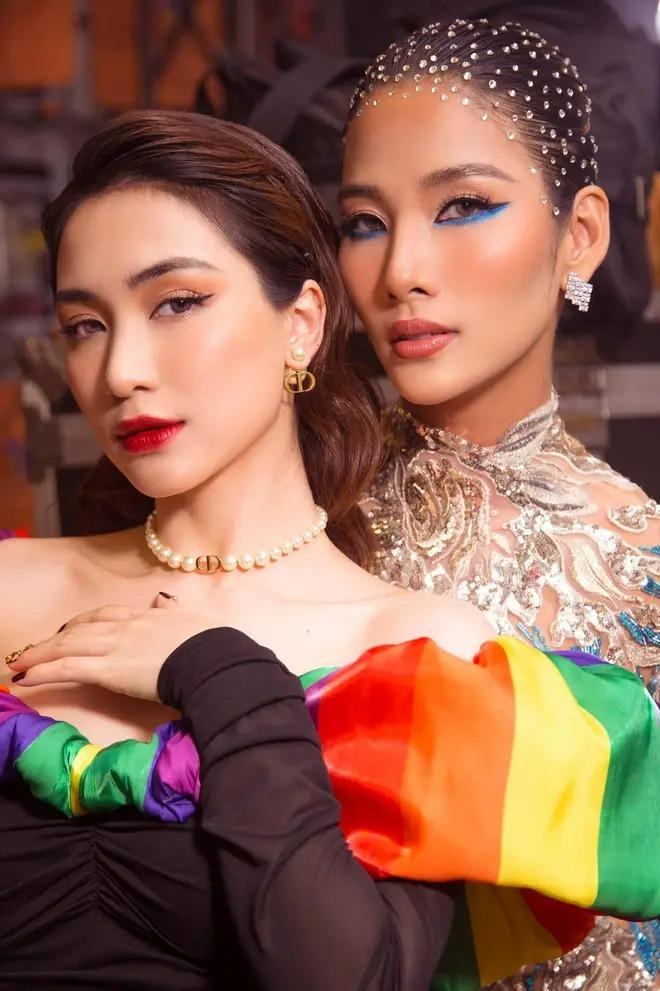 Hòa Minzy sơ hở là đọ chiều cao với các hoa hậu, á hậu-12