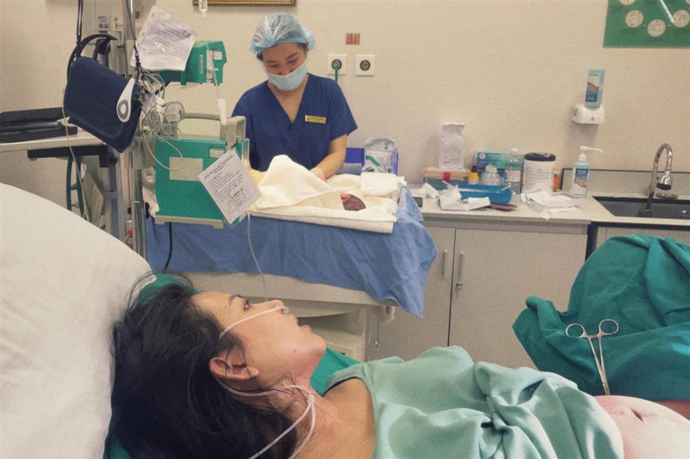 Vợ chồng Phan Mạnh Quỳnh đón con gái đầu lòng-1