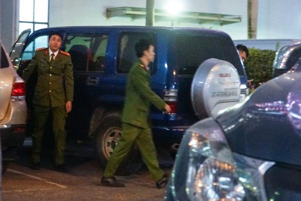 Cảnh sát phong toả, khám xét Trung tâm đăng kiểm ở Mỹ Đình-2