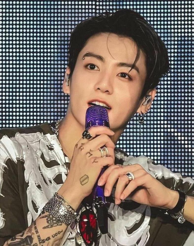 Fandom BTS náo loạn trước nghi vấn ảnh hẹn hò của Jungkook và bạn gái-2