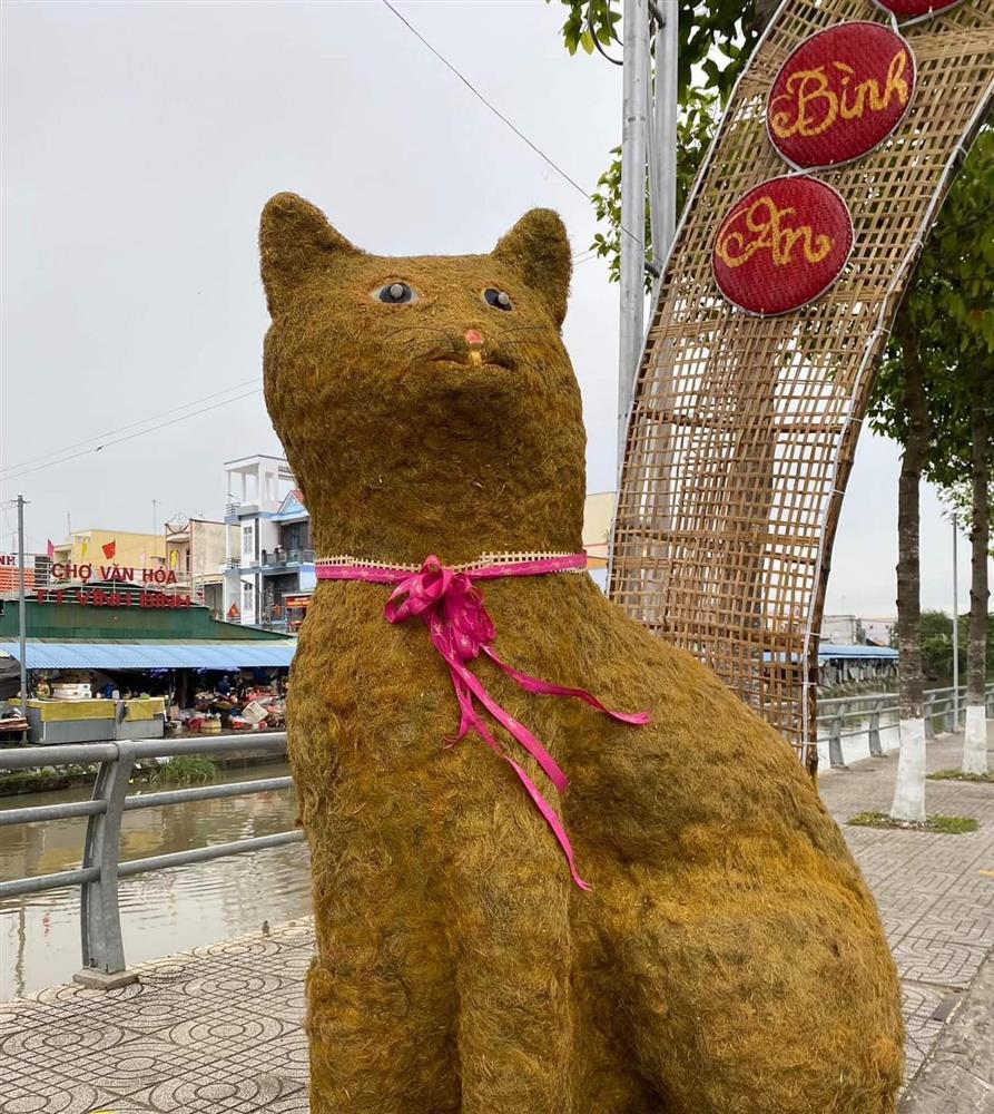 Cười ngất gương mặt xấu hề hước của linh vật mèo Tiền Giang-2