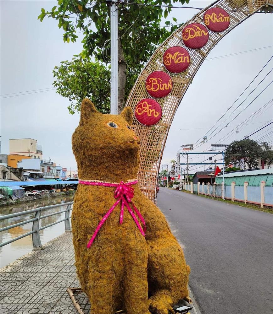 Cười ngất gương mặt xấu hề hước của linh vật mèo Tiền Giang-3