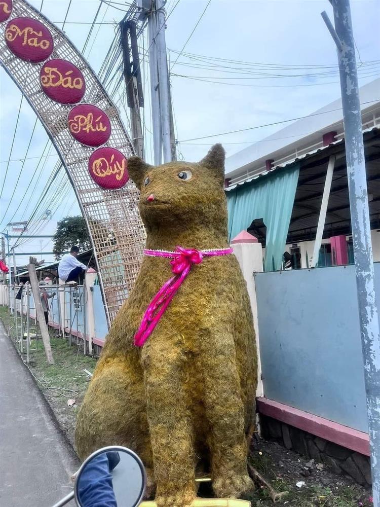 Cười ngất gương mặt xấu hề hước của linh vật mèo Tiền Giang-4