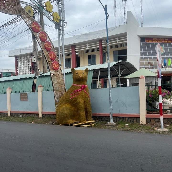 Cười ngất gương mặt xấu hề hước của linh vật mèo Tiền Giang-5