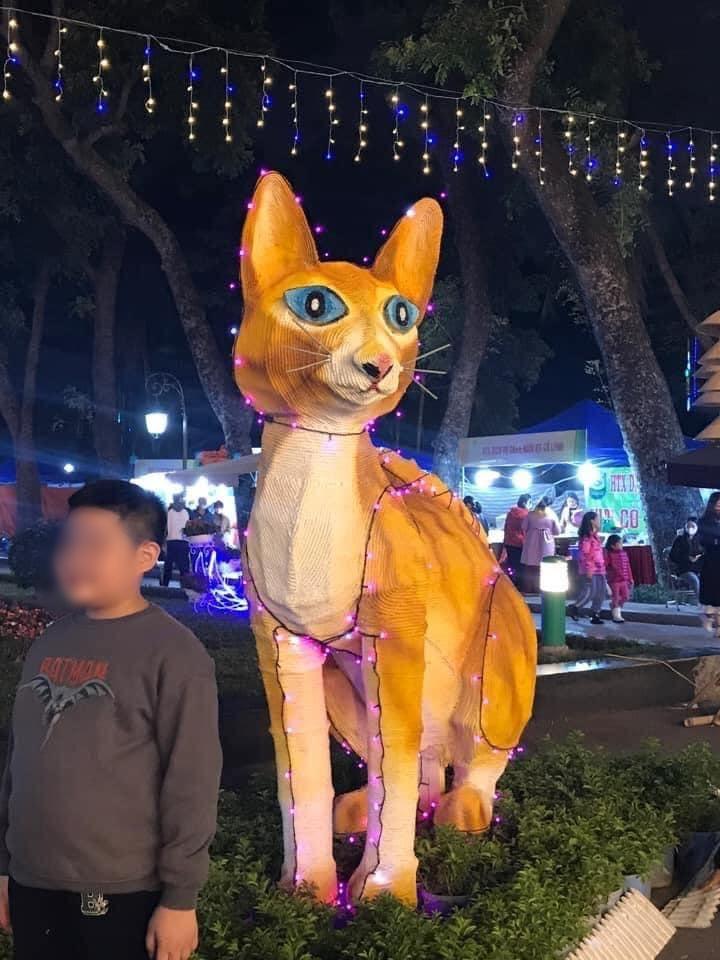 Cười ngất gương mặt xấu hề hước của linh vật mèo Tiền Giang-7