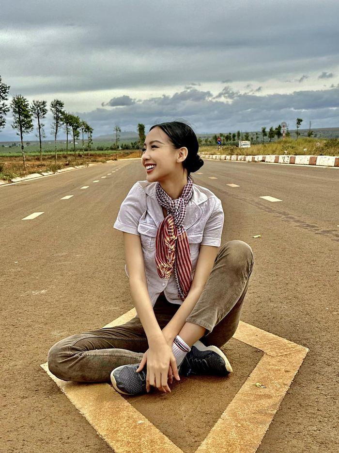 Hoa hậu Bảo Ngọc giản dị sau khi bị chê makeup lố đi từ thiện-7
