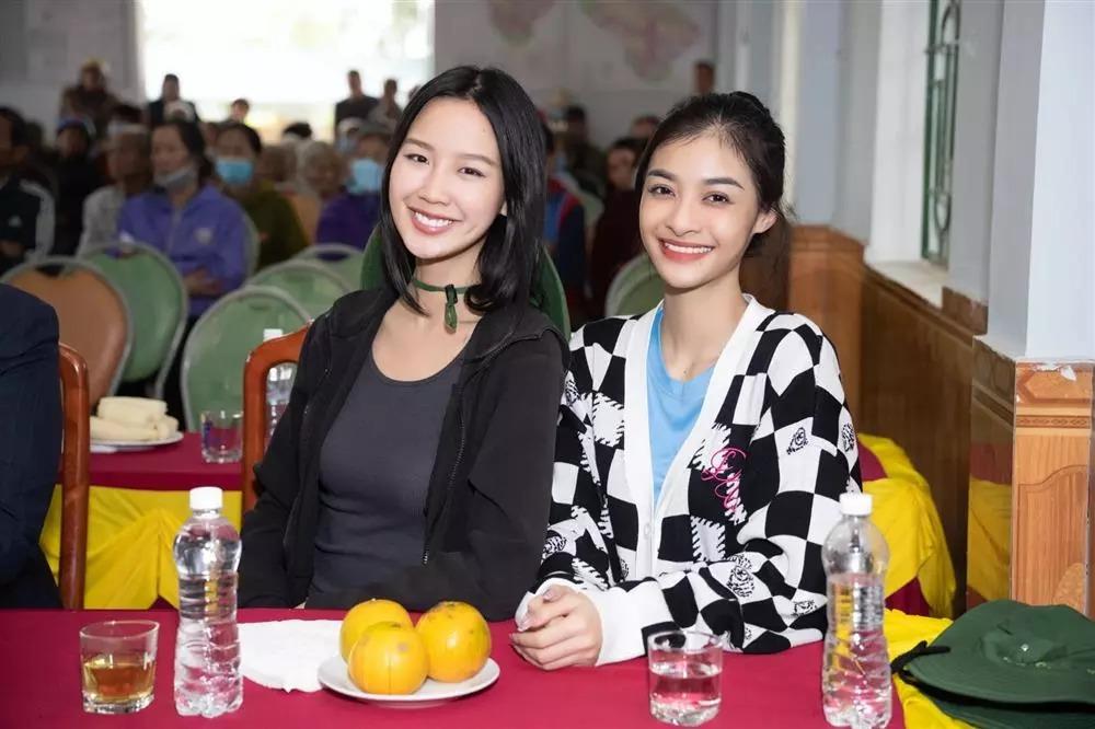 Hoa hậu Bảo Ngọc giản dị sau khi bị chê makeup lố đi từ thiện-8