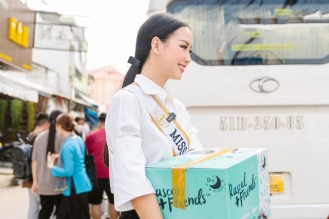 Hoa hậu Bảo Ngọc giản dị sau khi bị chê makeup lố đi từ thiện-9
