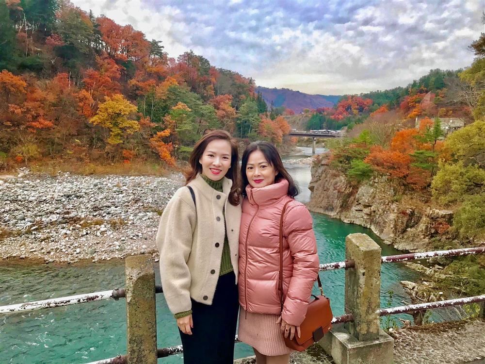 Showbiz Việt ngày 6/1: Bạn trai lo Mâu Thủy có dấu hiệu sinh sớm-3