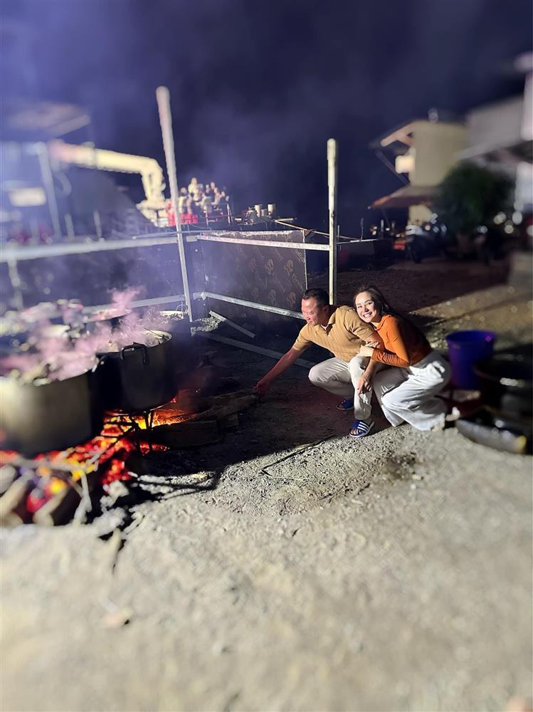 Showbiz Việt ngày 6/1: Bạn trai lo Mâu Thủy có dấu hiệu sinh sớm-11