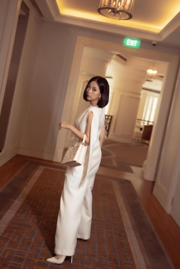 Liêu Hà Trinh gây hãi khi bầu 4 tháng vẫn đi giày cao chót vót-4