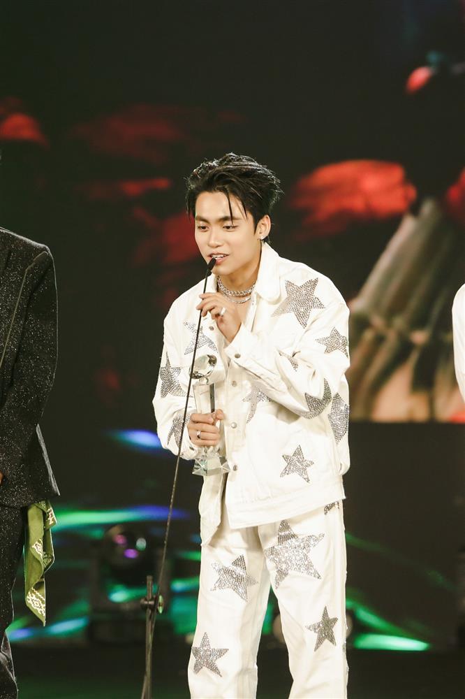 MONO sáng bừng CAM thường, chiều cao có thực sự 1m70?-11